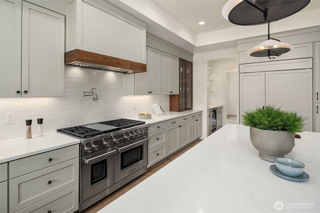 550 166th Avenue NE, Bellevue, WA 98008