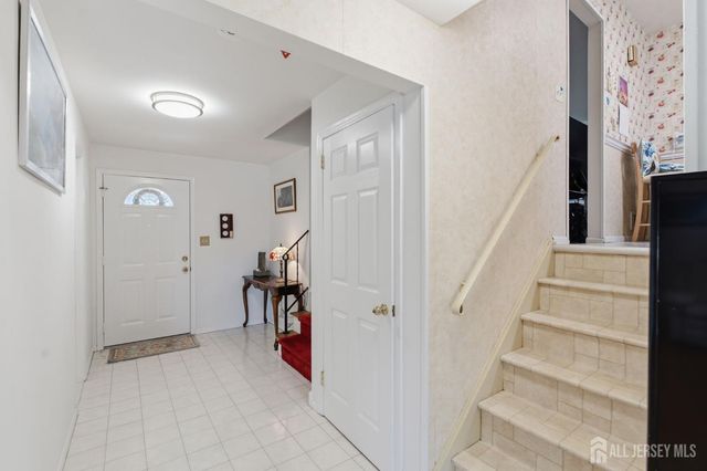 10 Tyroler Court, Edison, NJ 08820