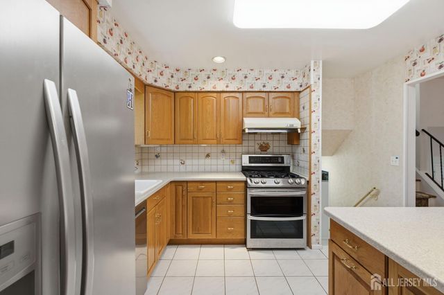 10 Tyroler Court, Edison, NJ 08820