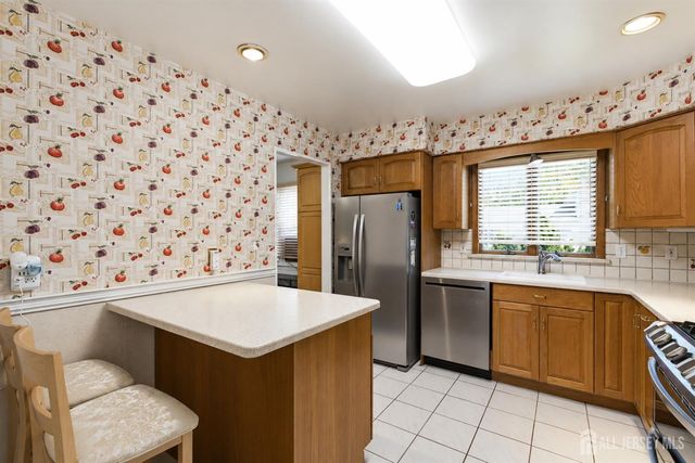 10 Tyroler Court, Edison, NJ 08820