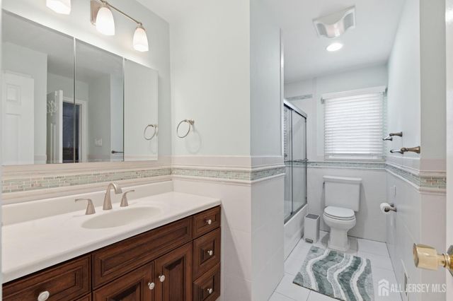 10 Tyroler Court, Edison, NJ 08820