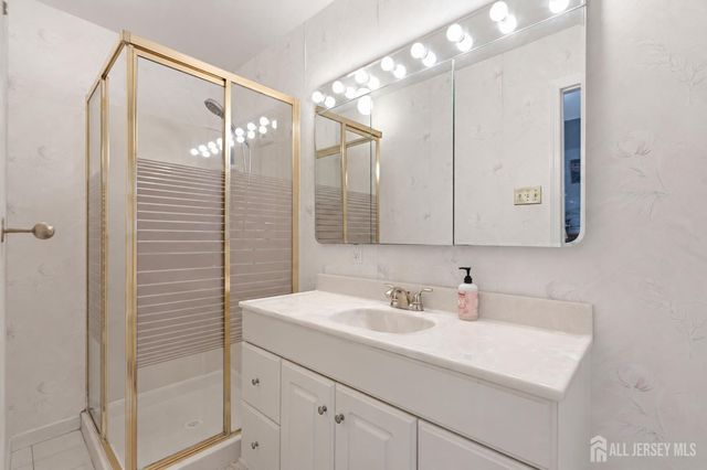 10 Tyroler Court, Edison, NJ 08820