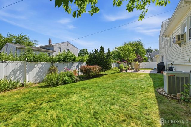 10 Tyroler Court, Edison, NJ 08820