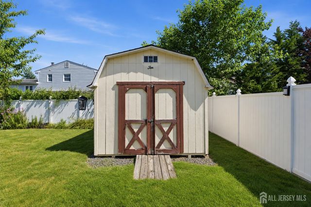10 Tyroler Court, Edison, NJ 08820