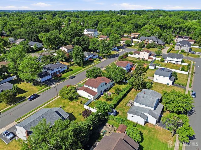 10 Tyroler Court, Edison, NJ 08820
