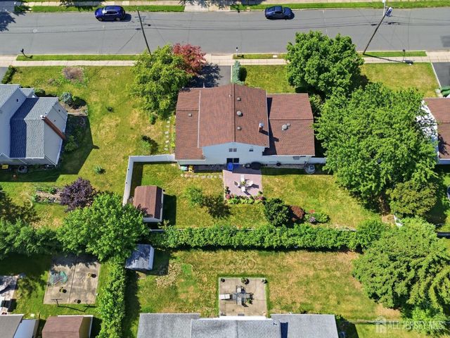 10 Tyroler Court, Edison, NJ 08820