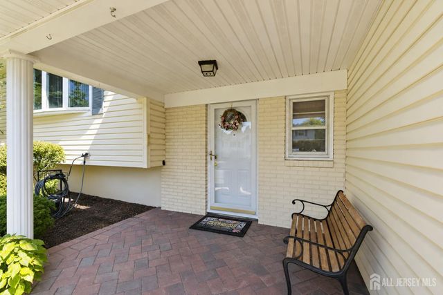 10 Tyroler Court, Edison, NJ 08820