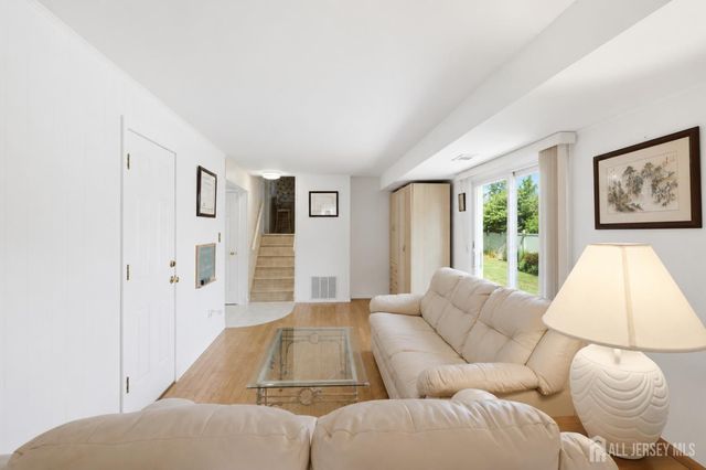 10 Tyroler Court, Edison, NJ 08820