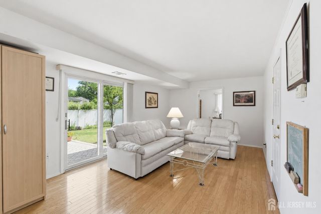 10 Tyroler Court, Edison, NJ 08820