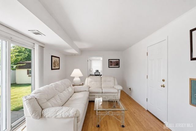 10 Tyroler Court, Edison, NJ 08820