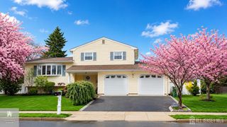 10 Tyroler Court, Edison, NJ 08820