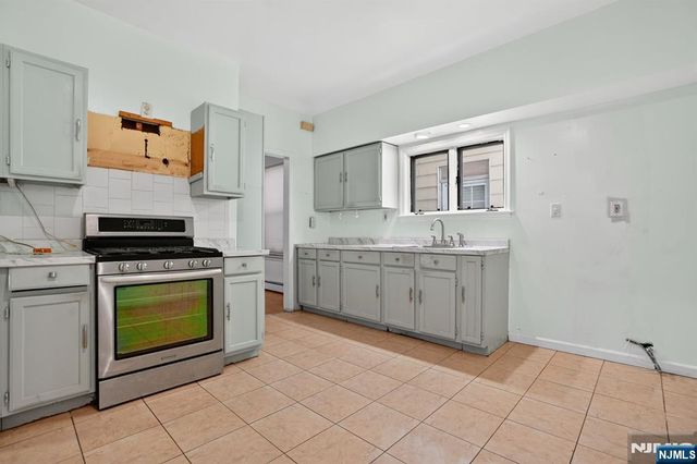 1110 Hampton Place, Elizabeth, NJ 07201