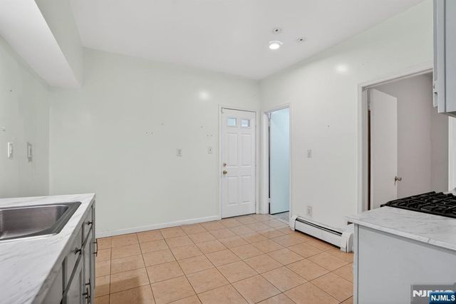 1110 Hampton Place, Elizabeth, NJ 07201