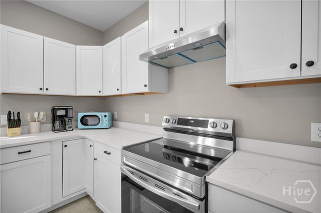 11 E Fairmont Avenue, Savannah, GA 31406