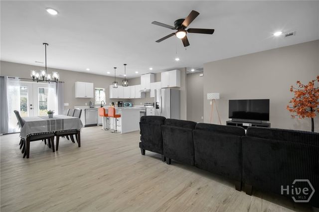 11 E Fairmont Avenue, Savannah, GA 31406