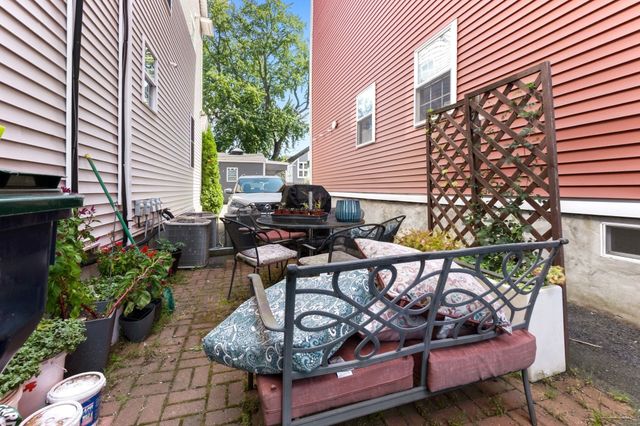 87 Bridge St 2, Salem, MA 01970