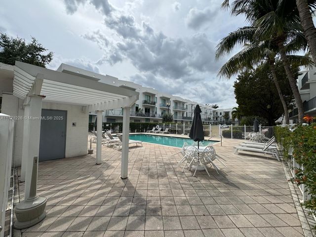 2100 Van Buren St 503, Hollywood, FL 33020