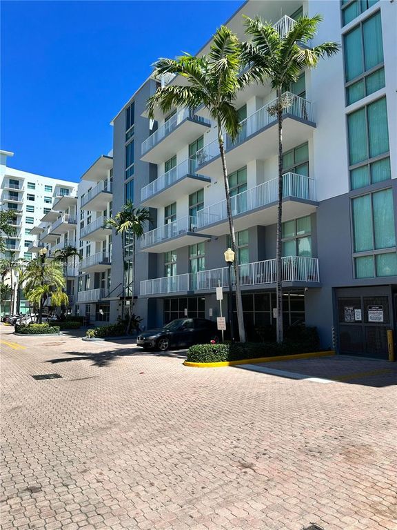 2100 Van Buren St 503, Hollywood, FL 33020
