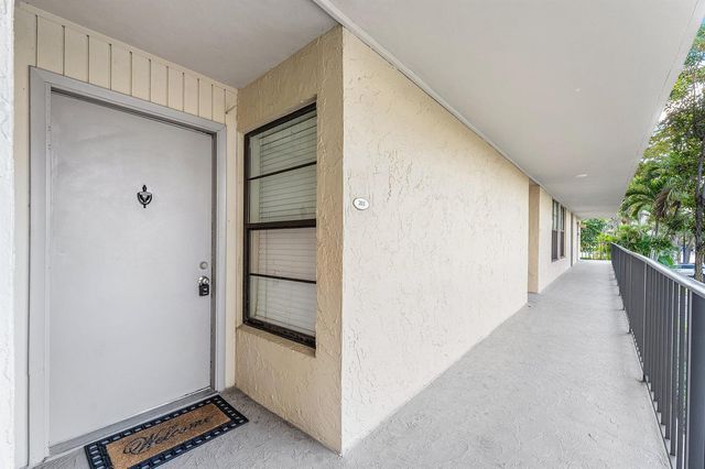 10 Royal Palm Way 203, Boca Raton, FL 33432