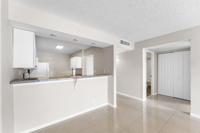10 Royal Palm Way 203, Boca Raton, FL 33432