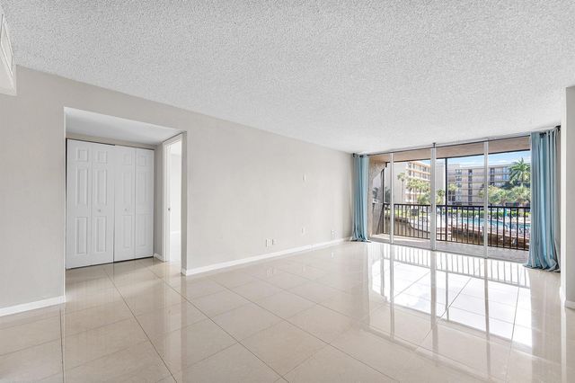 10 Royal Palm Way 203, Boca Raton, FL 33432