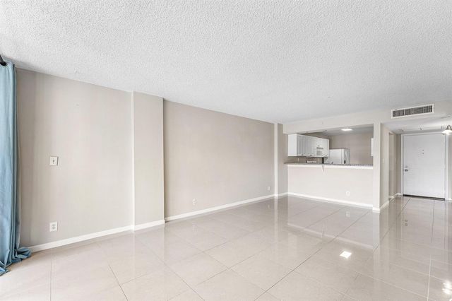 10 Royal Palm Way 203, Boca Raton, FL 33432