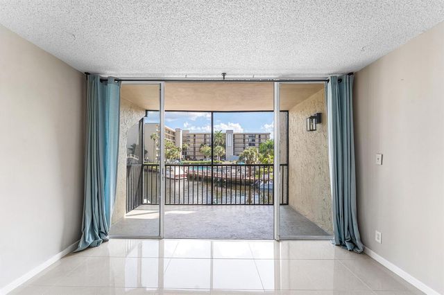 10 Royal Palm Way 203, Boca Raton, FL 33432