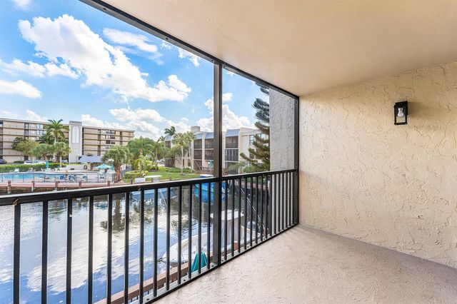 10 Royal Palm Way 203, Boca Raton, FL 33432