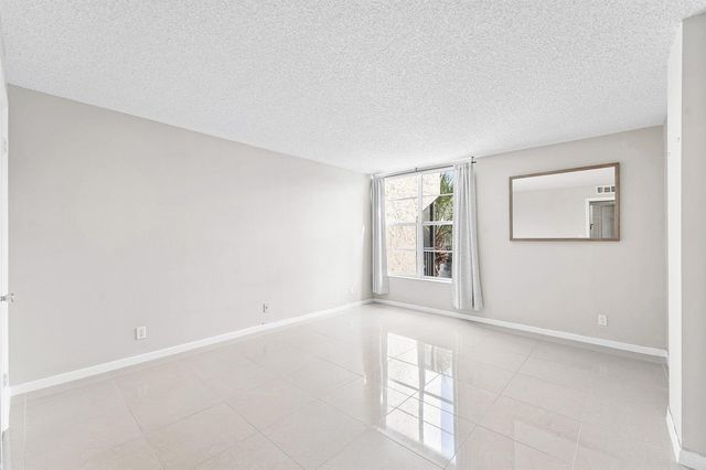 10 Royal Palm Way 203, Boca Raton, FL 33432