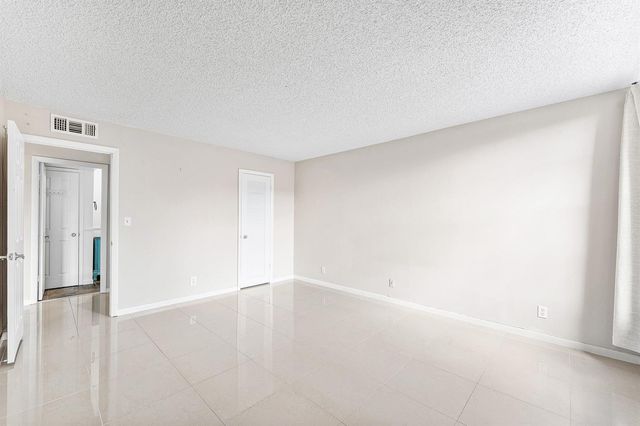 10 Royal Palm Way 203, Boca Raton, FL 33432