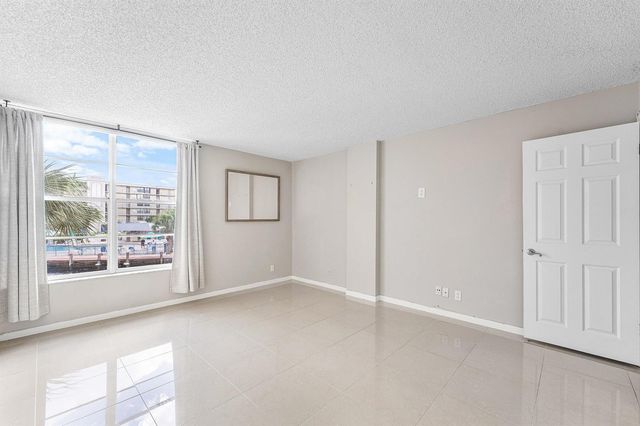 10 Royal Palm Way 203, Boca Raton, FL 33432