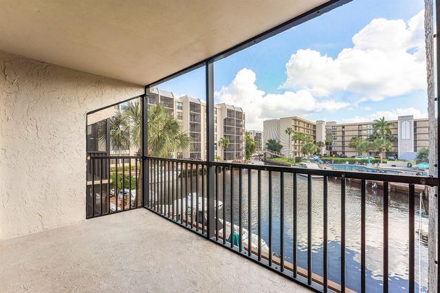 10 Royal Palm Way 203, Boca Raton, FL 33432