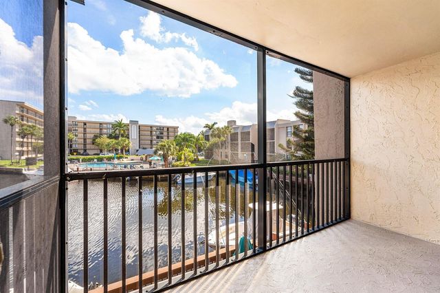 10 Royal Palm Way 203, Boca Raton, FL 33432