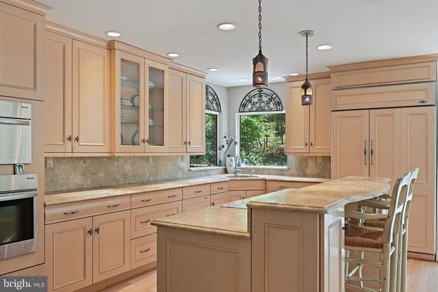 951 CAPTAIN HICKORY DR, Great Falls, VA 22066