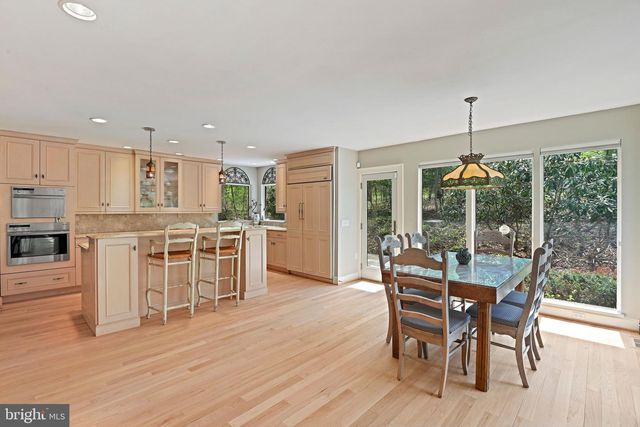 951 CAPTAIN HICKORY DR, Great Falls, VA 22066