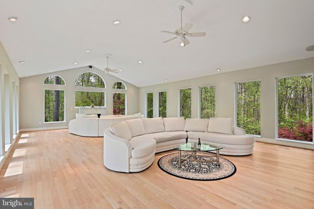 951 CAPTAIN HICKORY DR, Great Falls, VA 22066