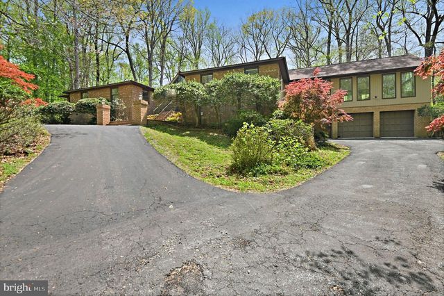 951 CAPTAIN HICKORY DR, Great Falls, VA 22066