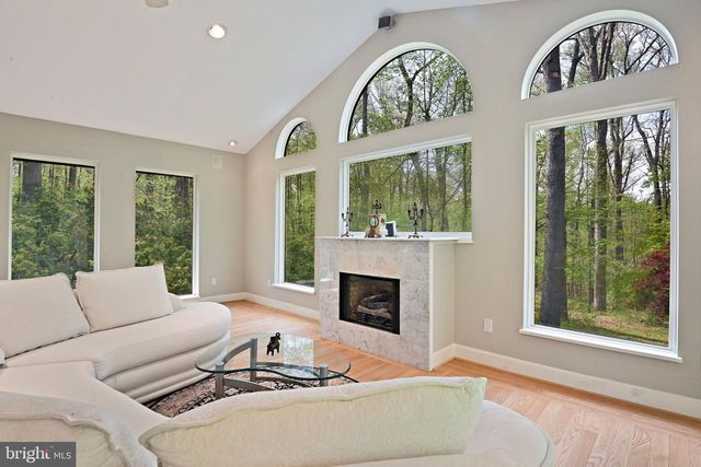 951 CAPTAIN HICKORY DR, Great Falls, VA 22066
