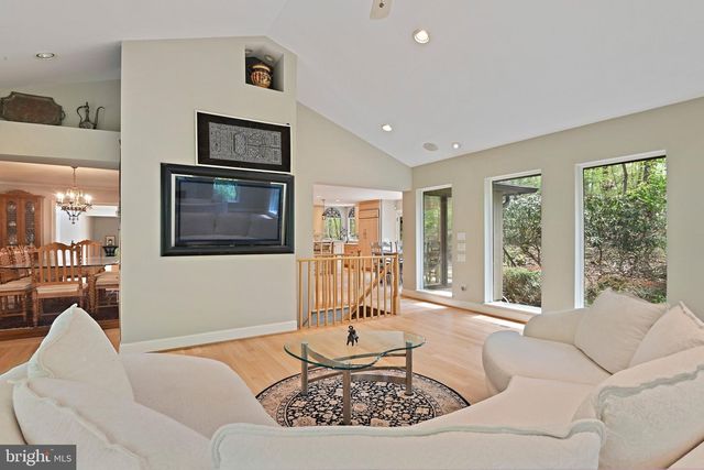 951 CAPTAIN HICKORY DR, Great Falls, VA 22066