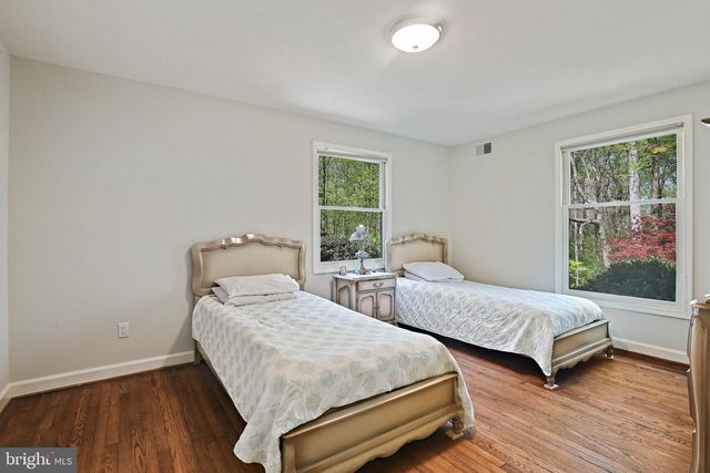 951 CAPTAIN HICKORY DR, Great Falls, VA 22066