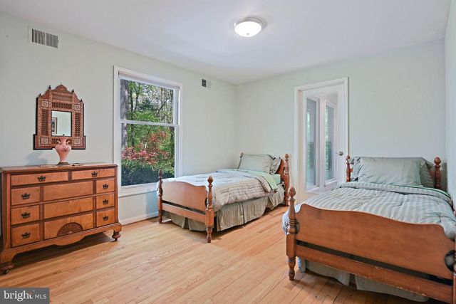 951 CAPTAIN HICKORY DR, Great Falls, VA 22066