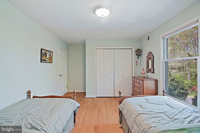 951 CAPTAIN HICKORY DR, Great Falls, VA 22066