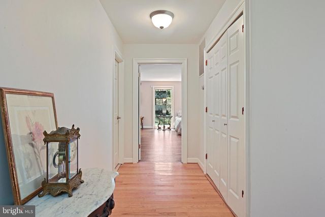 951 CAPTAIN HICKORY DR, Great Falls, VA 22066