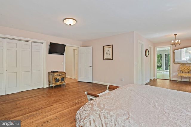 951 CAPTAIN HICKORY DR, Great Falls, VA 22066