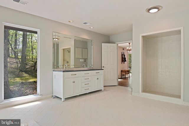 951 CAPTAIN HICKORY DR, Great Falls, VA 22066