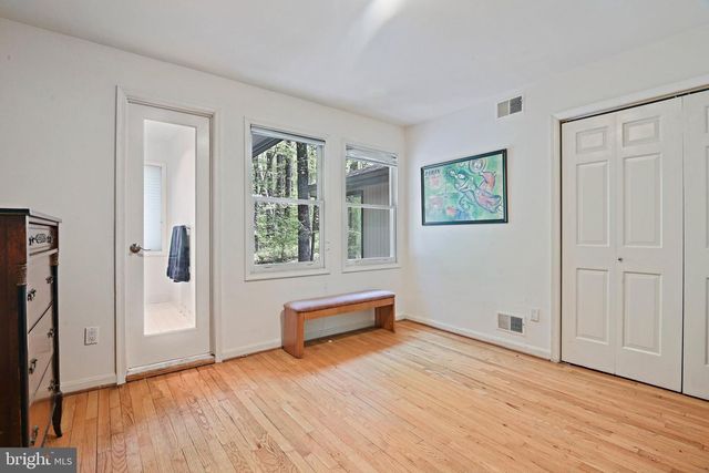 951 CAPTAIN HICKORY DR, Great Falls, VA 22066