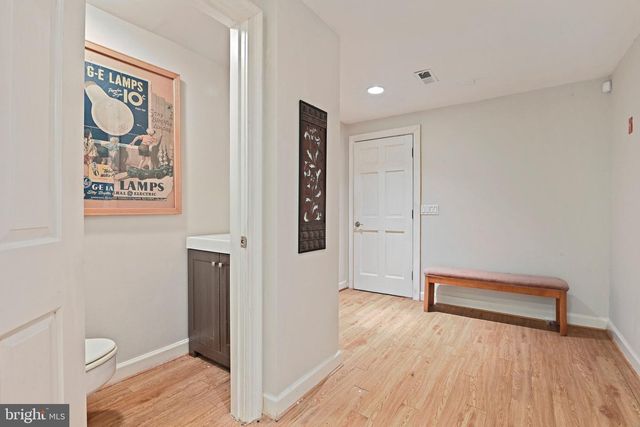 951 CAPTAIN HICKORY DR, Great Falls, VA 22066