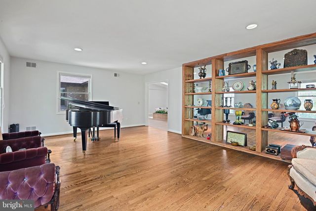 951 CAPTAIN HICKORY DR, Great Falls, VA 22066