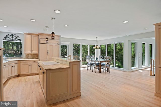 951 CAPTAIN HICKORY DR, Great Falls, VA 22066