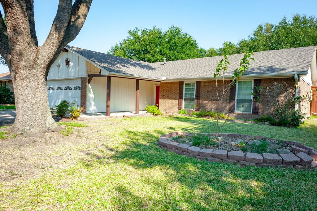 105 Tanglewood Lane, Waxahachie, TX 75165